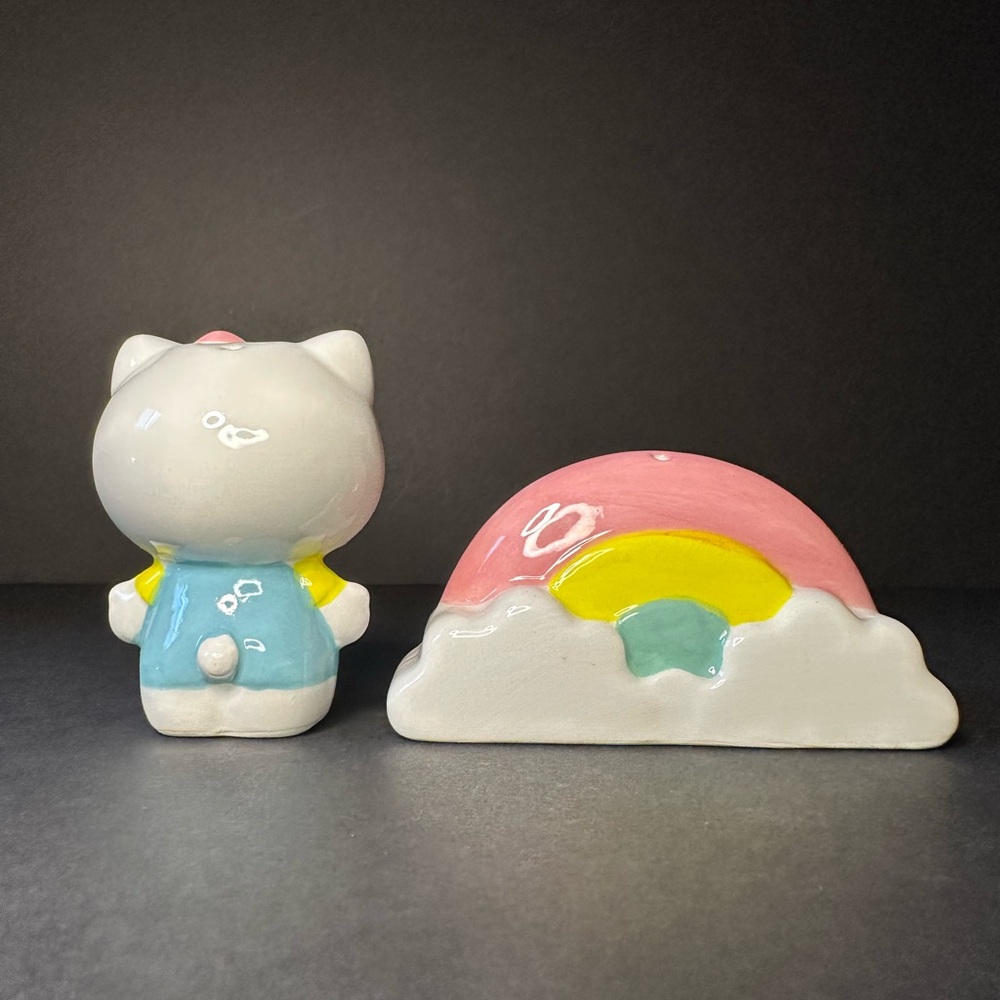 Hello Kitty Ceramic Salt & Pepper Shaker Set - Picture 8 of 8